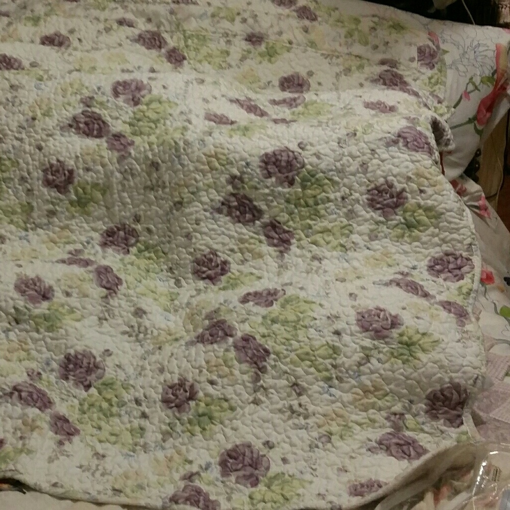 NWT - QUILT WHITE WITH PURPLE ROSES - Picture 4 of 6